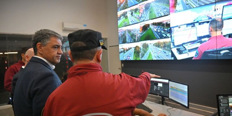 Con un nuevo sistema de rastreo de la Policía de la Ciudad, cayeron tres bandas que robaban camionetas y mercaderías