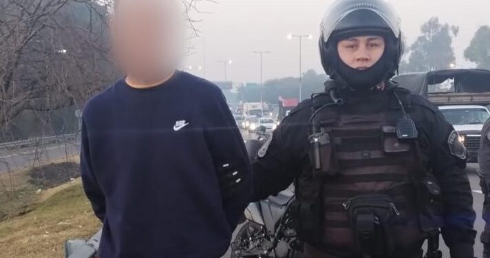 Iba en una Hilux robada, el anillo Digital lo detectó y fue detenido por la Policía de la Ciudad