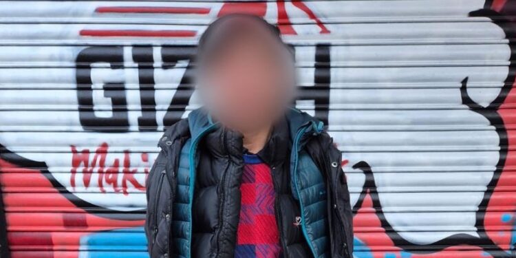 Detuvieron a un hombre registrado por las cámaras de seguridad por incendiar un auto en Caballito