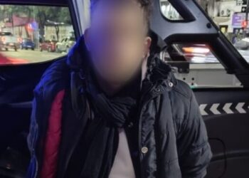 Parque Chacabuco: Un motochorro detenido tras arrebatarle el celular a un transeúnte