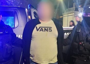 Cayó tras irse sin pagar y atropellar a dos mujeres en estación de servicio