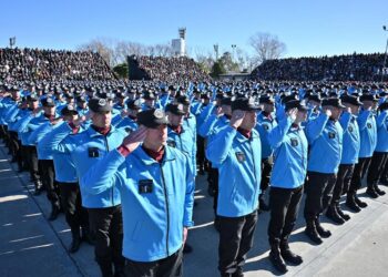 Los futuros policías y bomberos de la Ciudad juraron la bandera