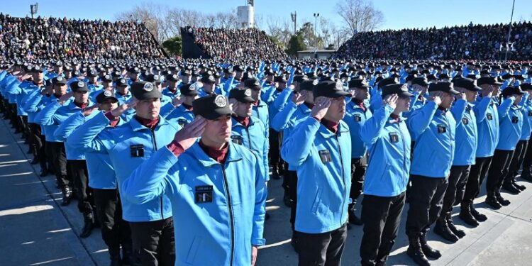 Los futuros policías y bomberos de la Ciudad juraron la bandera
