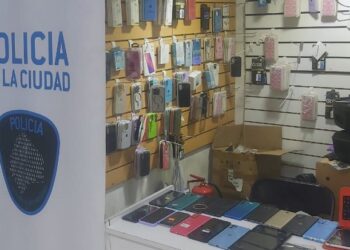 Fueron por un celular robado y hallaron 137 en galería «La Juanita» en Once