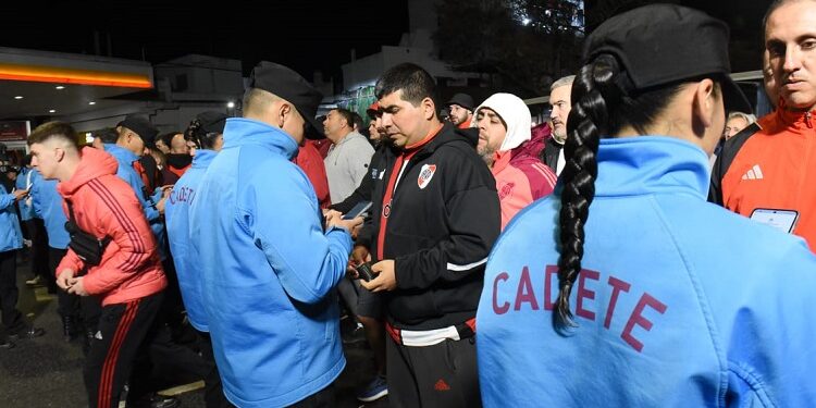 Fuerte operativo River – Platense: 48 trapitos multados y 5 micros secuestrados
