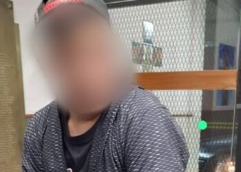 Vendía bolsas de residuos pero le embolsó el celular y quedó detenido