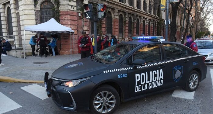 Boca – Banfield: La Policía de la Ciudad detuvo a dos prófugos con pedido de captura y demoró a 50 trapitos