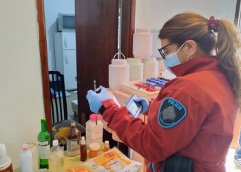 Breaking «Sarandí» Bad: la Policía de la Ciudad cerró un laboratorio clandestino en Avellaneda que producía 14 mil pastillas de éxtasis