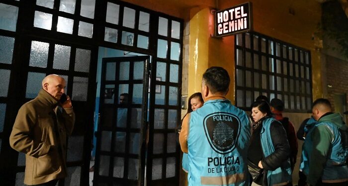 Clausuran y tapian el Hotel Gemini en Balvanera