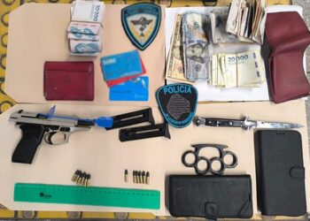 Policía de la Ciudad detuvo en el subte a un hombre armado con una pistola, un cuchillo y una manopla