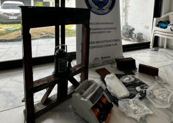 La Policía de la Ciudad secuestró 6 kilos de cocaína y detuvo a cuatro peruanos