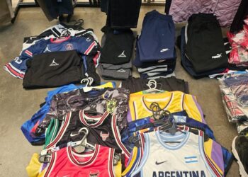 La Policía de la Ciudad secuestró en Once ropa falsificada por 69 millones de pesos