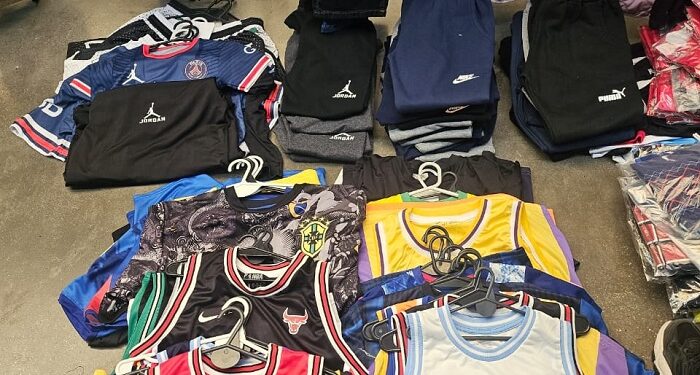 La Policía de la Ciudad secuestró en Once ropa falsificada por 69 millones de pesos