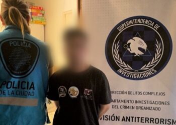 La Policía de la Ciudad investiga a un joven que usaba documentos falsos para ingresar a templos judíos