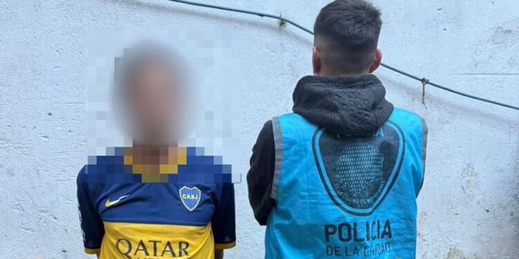 La Policía de la Ciudad detuvo en la Boca a un hombre y a su sobrino por el robo al supermercado de su cuadra