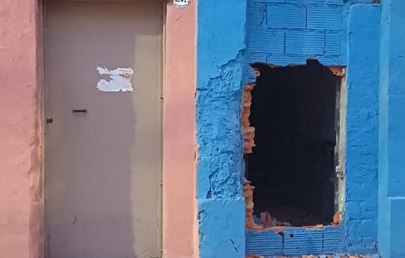 La Policía de la Ciudad detuvo a dos hombres que intentaban usurpar una propiedad tapiada en La Boca