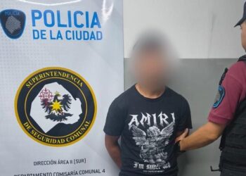 La Policía de la Ciudad detuvo a un prófugo por homicidio durante un control en Nueva Pompeya