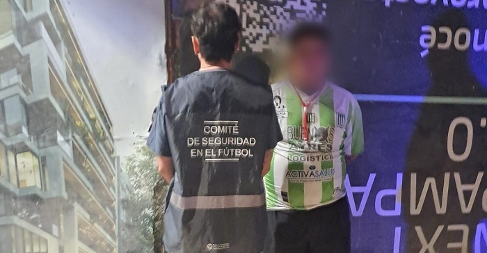 Policía de la Ciudad detuvo a un prófugo por robo con arma cuando intentaba ingresar a ver un partido de Excursionistas