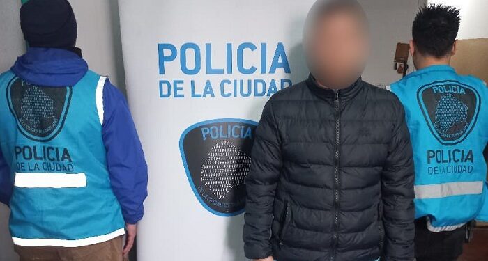 Un falso policía fue detenido por la Policía de la Ciudad por segunda vez. Había sido liberado por la Justicia hace nueve meses