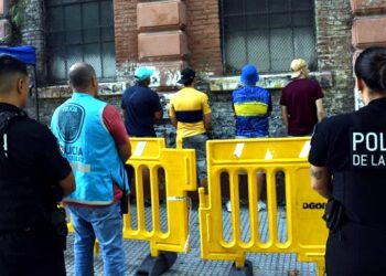 La Policía de la Ciudad detuvo a cuatro hombres con pedidos de captura por robo y estafas, y labró 184 actas en el operativo por Boca–Gimnasia de Mendoza