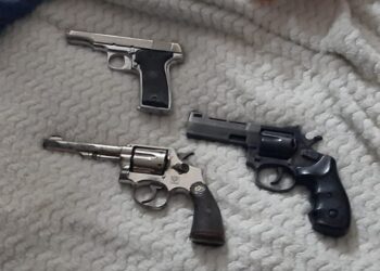 La Policía de la Ciudad realizó cinco allanamientos simultáneos por trata de personas en la villa 21-24: dos detenidos y múltiples secuestros