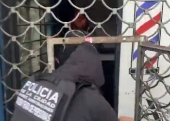 Allanaron una barbería del barrio de Floresta, en el que se ocultaba un prostíbulo
