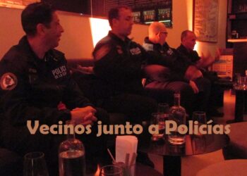 Autoridades policiales de la Comuna 14 se reunieron, en el Bar Overo con los vecinos, para contestar inquietudes
