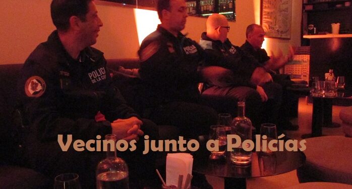 Autoridades policiales de la Comuna 14 se reunieron, en el Bar Overo con los vecinos, para contestar inquietudes