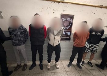 Detuvieron a 5 hombres con antecedentes que ingresaron a un departamento y amenazaron a su dueña para que pague supuestos alquileres