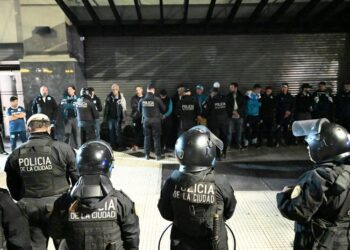 Operativos de la Ciudad en el fútbol: 370 actas, 53 trapitos demorados, 34 derechos de admisión y un micro remitido