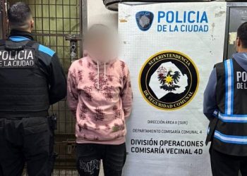 La Policía de la Ciudad detuvo en Barracas a un hombre que fue filmado por un influencer mientras le robaba