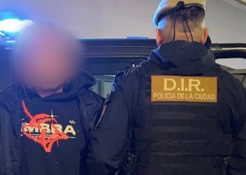Un senegalés con 25 antecedentes y tobillera electrónica fue detenido por la Policía de la Ciudad, junto a un paraguayo, con mercadería presuntamente robada