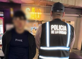 Mediante una compra controlada, la Policía de la Ciudad detuvo a un “empleado infiel” que robó un equipo médico de alta complejidad en el Hospital de Clínicas