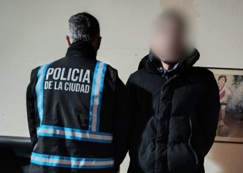 Un ladrón con cuatro pedidos de captura, dos de ellos por robo a mano armada, fue detenido por la Policía de la Ciudad