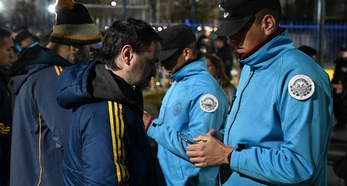 Operativo de la Ciudad en Boca-Universidad Católica: 23 hinchas chilenos con derecho de admisión, 18 micros inspeccionados y 42 trapitos demorados