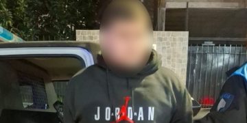 Con apoyo del Anillo Digital, la Policía de la Ciudad detuvo en Lanús a un ladrón que robó una moto en Parque Chas y tenía un pedido de captura
