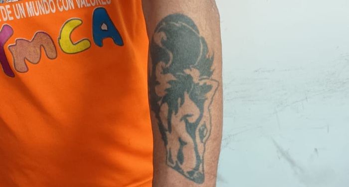 Por llevar tatuaje en un brazo, la Policía de la Ciudad reconoció y detuvo en la Villa 31 a un prófugo con 18 antecedentes