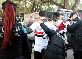 Operativo de la Ciudad en Boca-San Pablo: 3 detenidos y más de 400 actas contravencionales. Participaron funcionarios de Brasil