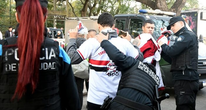 Operativo de la Ciudad en Boca-San Pablo: 3 detenidos y más de 400 actas contravencionales. Participaron funcionarios de Brasil